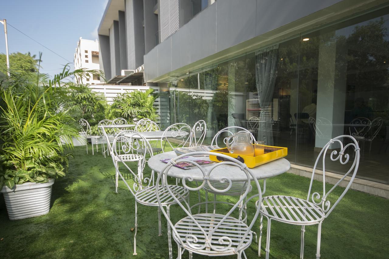 Hotel Oyo Townhouse 16 International Airport Mumbai Exterior foto